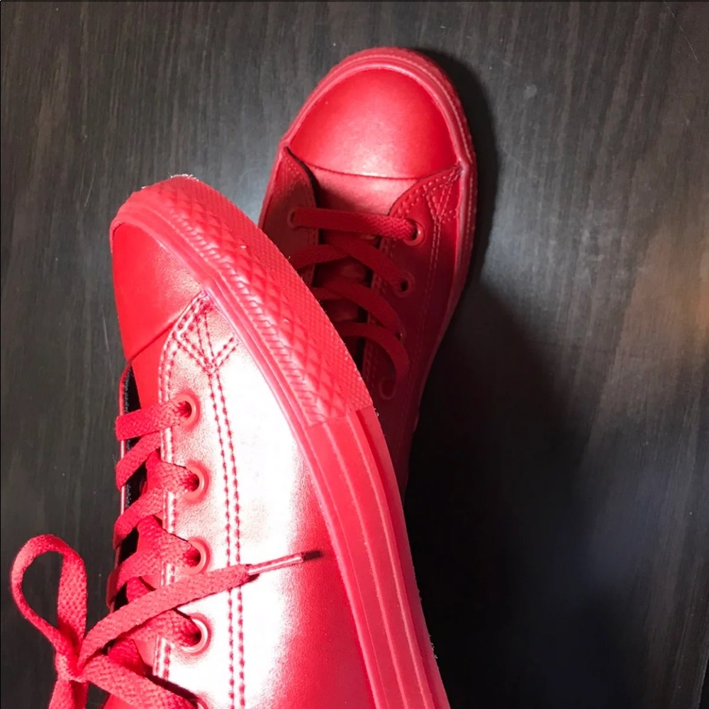 Converse - Picture 2 of 3